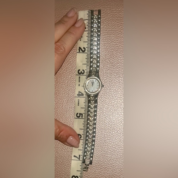 Bulova 96T14 Watch with crystals - Picture 5 of 5